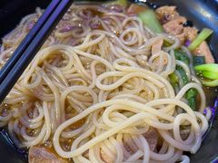 -爆炸头阿姨小四川正宗川味小吃(无任何分店)