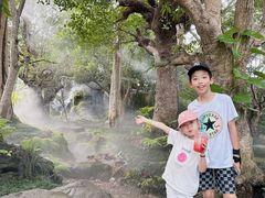 -Chom Cafe and Restaurant