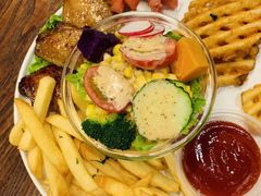 -丽莎沙拉轻食餐厅(国贸店)