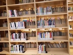 -漕河泾街道图书馆(漕河泾社区文化活动中心店)