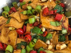 干锅千页豆腐-鑫巴蜀小镇 · 水煮鱼专研店(玉桥店)