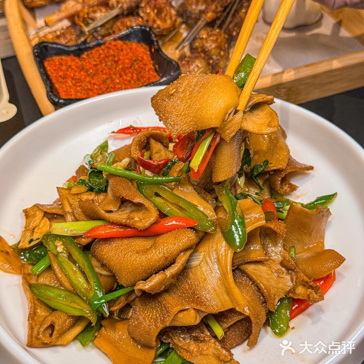 网友诚不骗我，这口鄂尔多斯烤羊腿确实好吃[流泪]