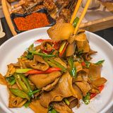 网友诚不骗我，这口鄂尔多斯烤羊腿确实好吃[流泪]