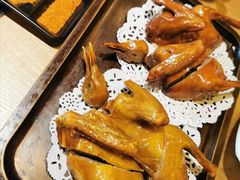 比翼双飞盐焗乳鸽-水上明月·湖景餐厅