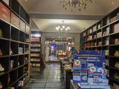 -钟书阁(松江泰晤士小镇店)