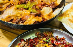 Stewed Chicken with Clay Pot (Mildly Spicy)