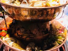招牌双层蛙锅-沪小二炭火蛙锅(淮海中路美食不夜城店)