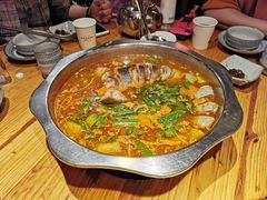 -野山舂·贵州现舂酸汤火锅(鸿通城店)