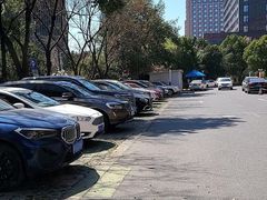 -虹桥火车站-停车场