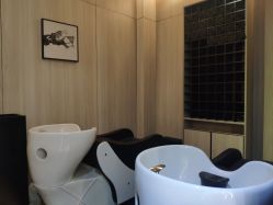 -HAIR CORNER