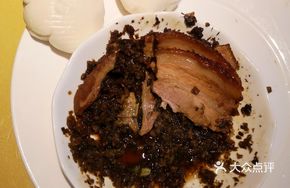 Braised Pork Wrapped in Lotus Leaf Pancakes