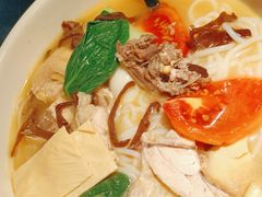 -蒙自源米线大王(东站店)