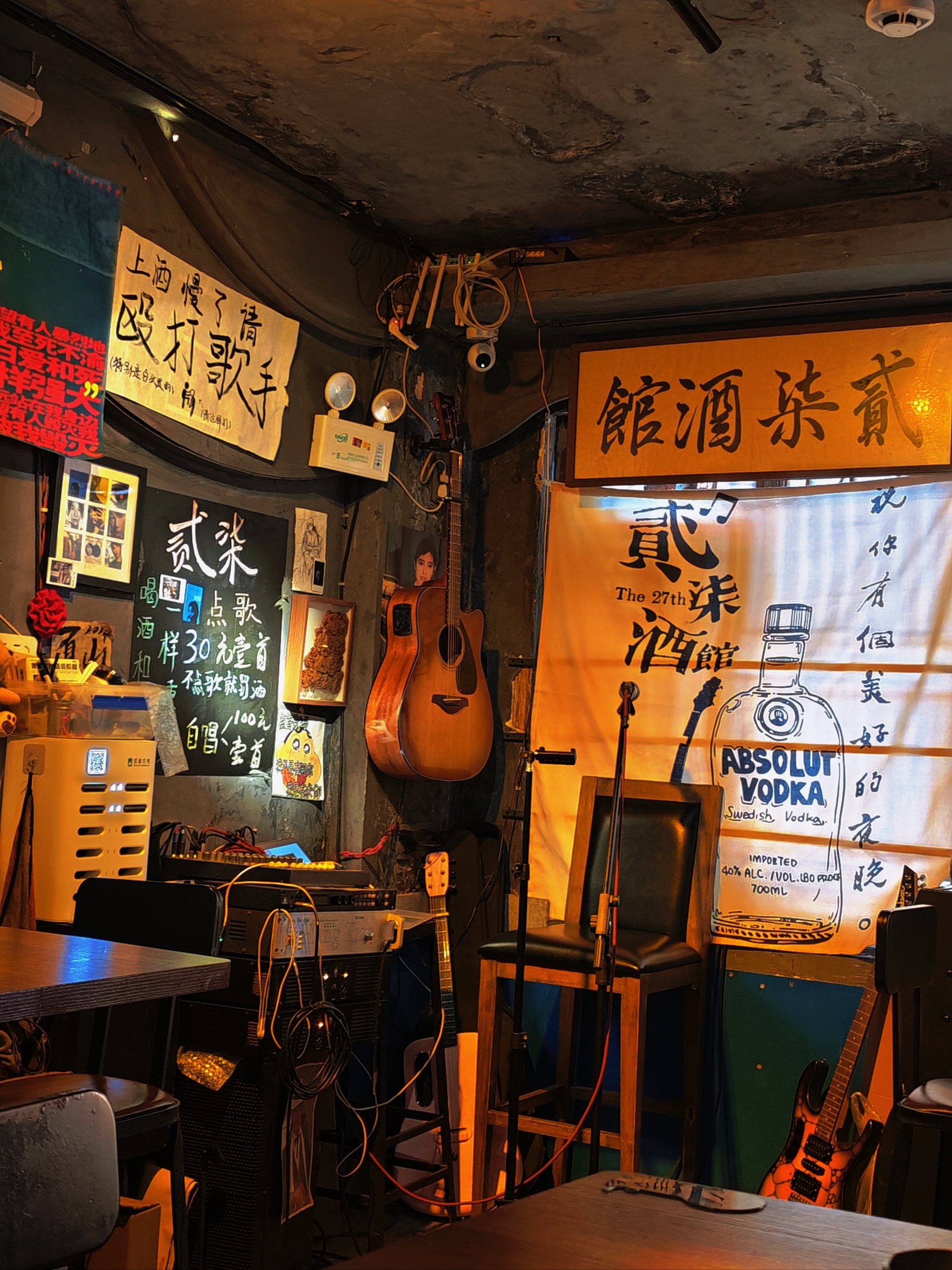 国庆和朋友打卡民谣小酒馆,藏在太平老街巷子里,晚上会有歌手驻场