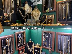 -LADY FAFA(巨鹿路陕西南路路口店)