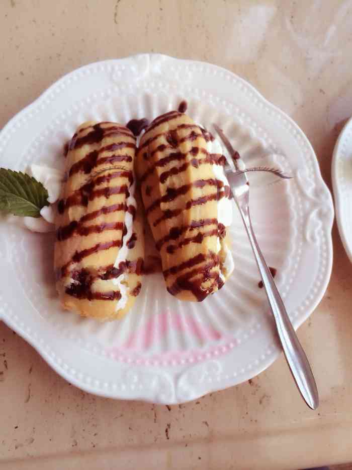 sweet monkey-"老板很好哦,免费喝了花茶,还送了两个小饼.