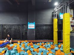 -蹦贝运动中心·蹦床·攀岩·闯关(龙岗店)