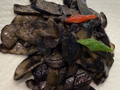 炒黑蘑菇-乡村馕坑肉·烧烤·新疆菜·本地人更爱吃(阿勒泰首店)