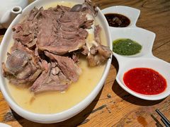泉水手扒肉-老阿妈蒙古村·蒙古包·草原文化·歌舞表演(老君堂店)
