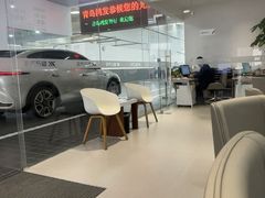 -青岛鸿发智越领克新能源中心