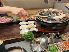 -围炉肉舍•炭烤活鳗•丹东海鲜烤肉(步行街店)