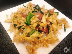 石榴花炒腊肉-喜洲翰林餐厅(董家百年老宅店)
