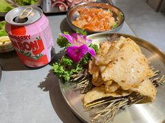 -围炉肉舍•炭烤活鳗•丹东海鲜烤肉(步行街店)