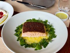 牛肝菌裹三文鱼京葱油醋汁和香草-Mercato莫卡多露台餐厅与酒吧(K11店)