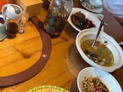 -头上红煨盐鸡·非遗院子餐厅
