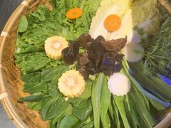 -尚尚仙·酸汤猪手·猪肚鸡火锅(华联万柳购物中心店)