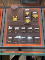 -周生生Chow Sang Sang(恒隆广场店)