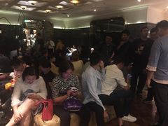 等位区-半岛翡丽海鲜自助餐厅(观风亭店)