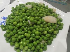 青豆炒虾滑-梓檚中餐厅湖北菜小龙虾武昌鱼排骨藕汤(黄鹤楼店)