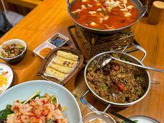 青芒果拌开胃虾-老滇山寨•云南特色菜•地方菜•民族风情歌舞表演(金碧店)