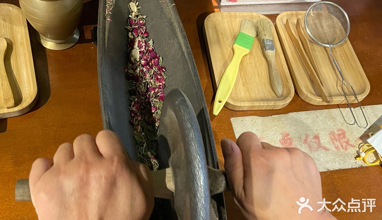 邯郸是真颠儿啊！！！吃个饭还带把脉……绝了！