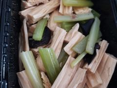 清炒腐竹-三居鲁味坊黄焖鸡(山大路店)