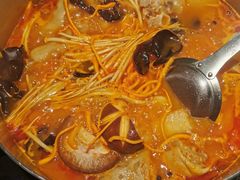 -尚尚仙·酸汤猪手·猪肚鸡火锅(华联万柳购物中心店)