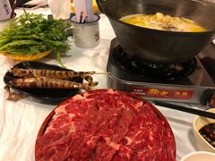 -鲜入围煮花胶鸡海鲜火锅