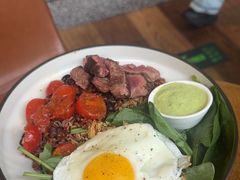 双重蛋白煎蛋牛肉烩番茄能量碗-wagas(暖山店)