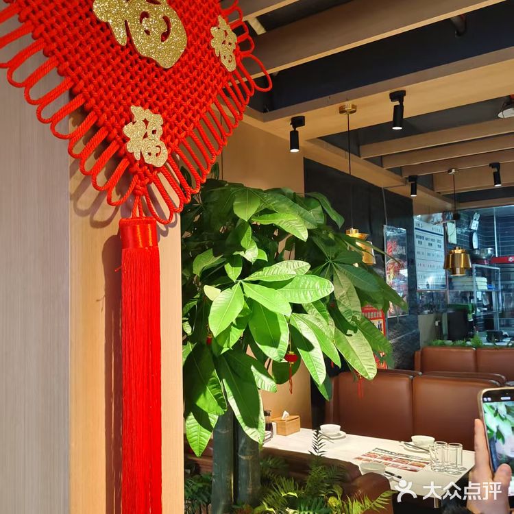 吃炝锅鱼好去处，来樾记炝锅鱼