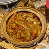 在武汉昙华林！圣诞冰糖葫芦！快去吃！！！