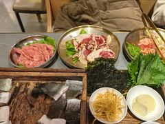 -围炉肉舍•炭烤活鳗•丹东海鲜烤肉(步行街店)