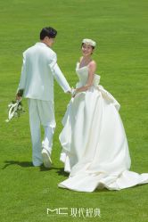 -现代经典婚纱摄影