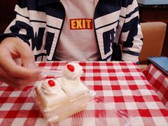 -红宝石·鲜奶小方·海派西点房(南丹店)