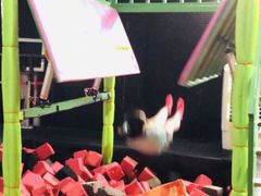 -嘿哟动霸CHUA·新潮玩运动娱乐中心·蹦床滑冰团建乐园