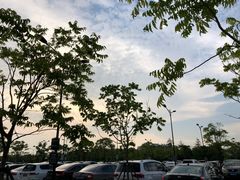 -奕欧来上海购物村停车场