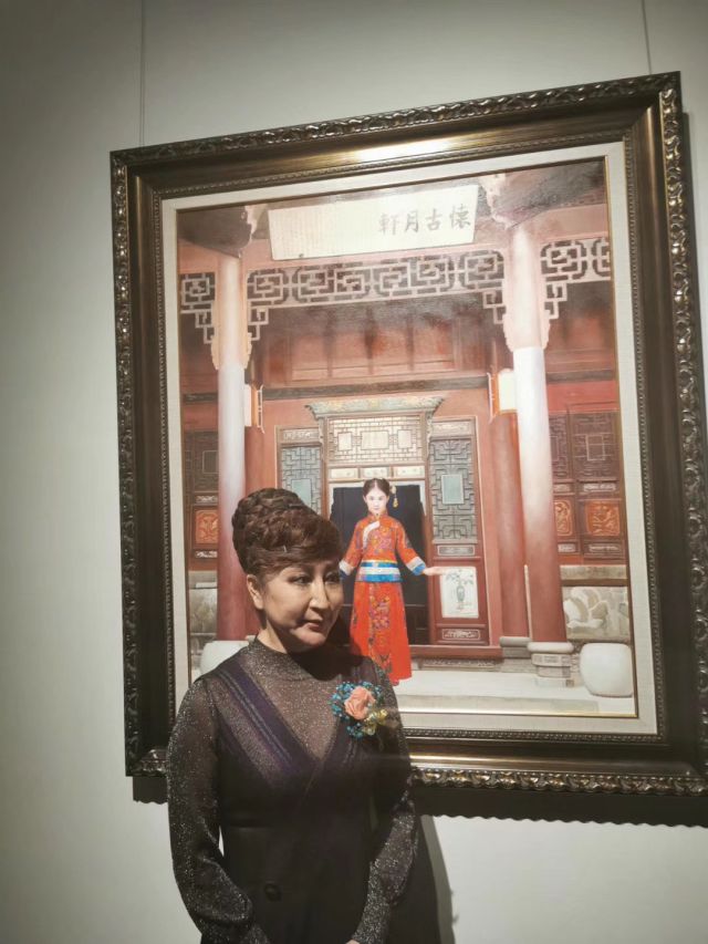 作品出世的到了"周莹"后人的极度认可,并为创作提供了祖传的唯一一张"