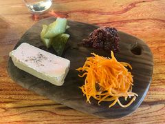 No1&nbsp;自家鹅肝酱配酸菜和冈冈法棍-羽深肉铺 Steak & Wine
