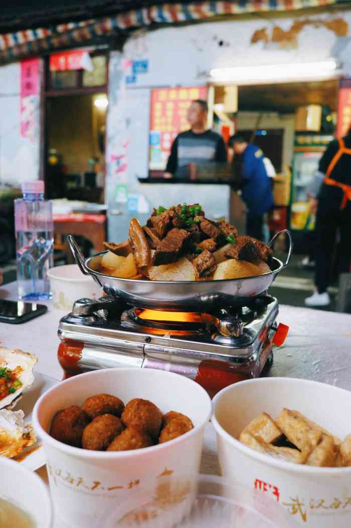桂萍特色牛筋牛杂(长堤街总店)-"桂萍也是一家老夜宵店了,特色就是她