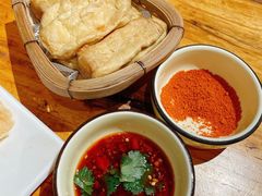 石屏烧豆腐-老滇山寨•云南特色菜•地方菜•民族风情歌舞表演(金碧店)