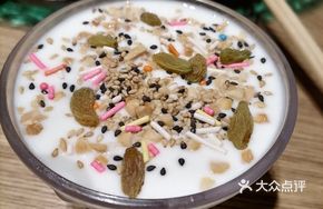 特色果仁酸奶